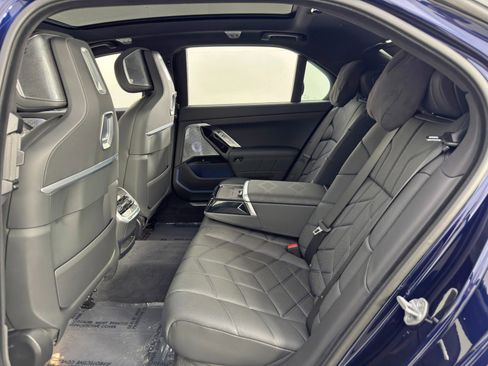 Used 2024 BMW i7 xDrive60 w/ Executive Package image 52