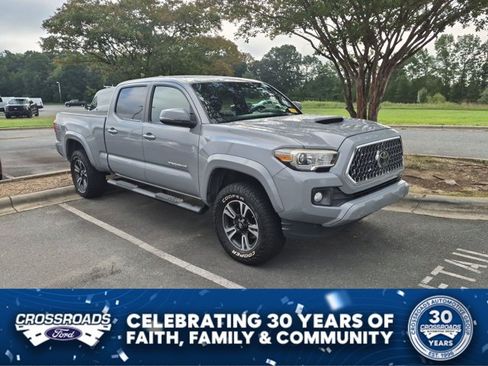 Used 2018 Toyota Tacoma TRD Sport AWD/4WD image 1