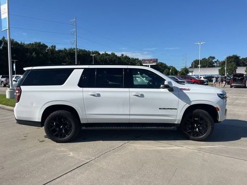 Used 2022 Chevrolet Suburban Z71 w/ Z71 Off-Road Package AWD/4WD image 9