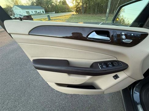 Used 2016 Mercedes-Benz GLE 350 4MATIC w/ Premium Package image 23