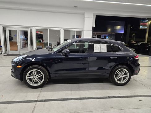 Used 2023 Porsche Macan image 3