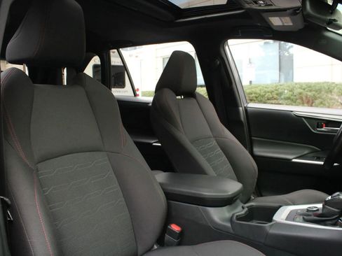 Used 2023 Toyota RAV4 SE w/ Weather & Moonroof Package image 31