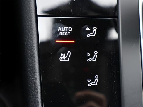 New 2026 Porsche Macan image 25