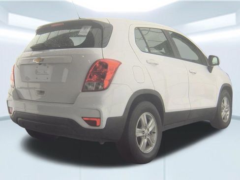 Used 2019 Chevrolet Trax LS image 2