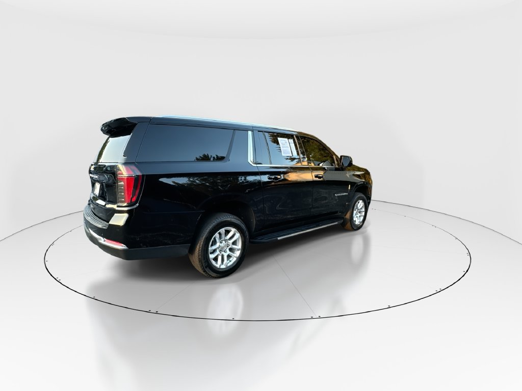Used 2025 Chevrolet Suburban LS RWD image 8