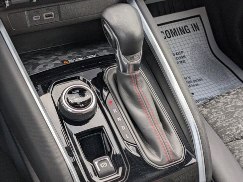 Used 2024 Chevrolet Colorado Z71 w/ Z71 Convenience Package 2 image 17