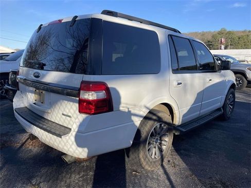 Used 2017 Ford Expedition XLT image 3