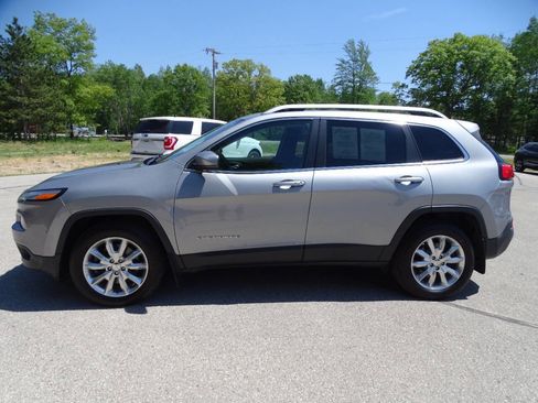 Used 2015 Jeep Cherokee 4WD Limited w/ Luxury Group image 9