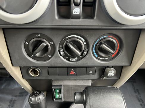 Used 2008 Jeep Wrangler Unlimited Sahara AWD/4WD image 26