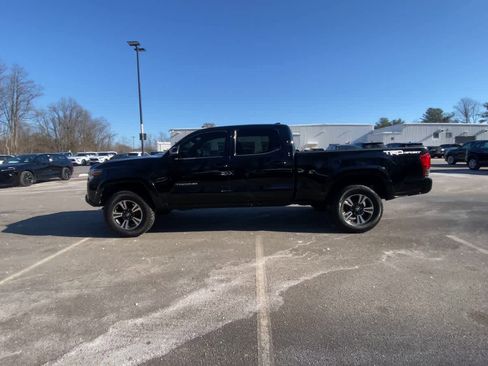 Used 2016 Toyota Tacoma TRD Sport image 5