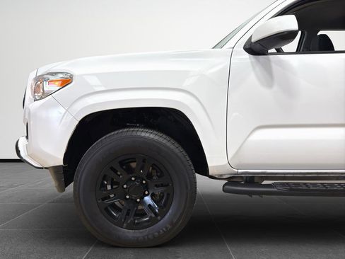 Used 2022 Toyota Tacoma SR AWD/4WD image 3