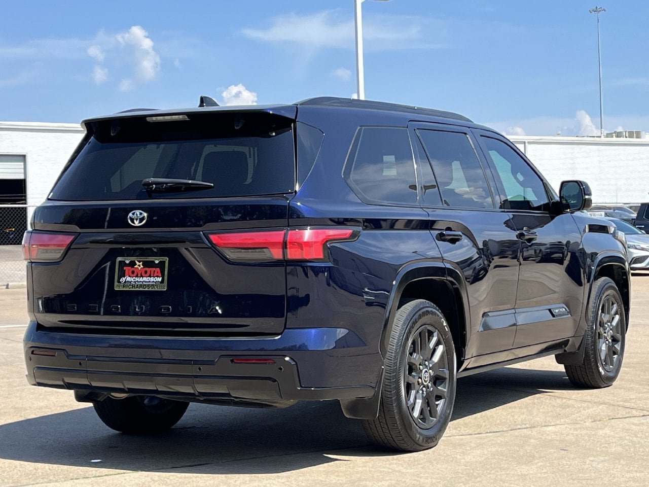 Used 2023 Toyota Sequoia Platinum AWD/4WD image 4