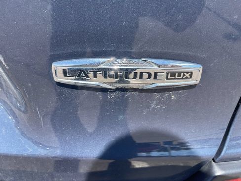 Used 2021 Jeep Cherokee Latitude Lux w/ Comfort/Convenience Group AWD/4WD image 26