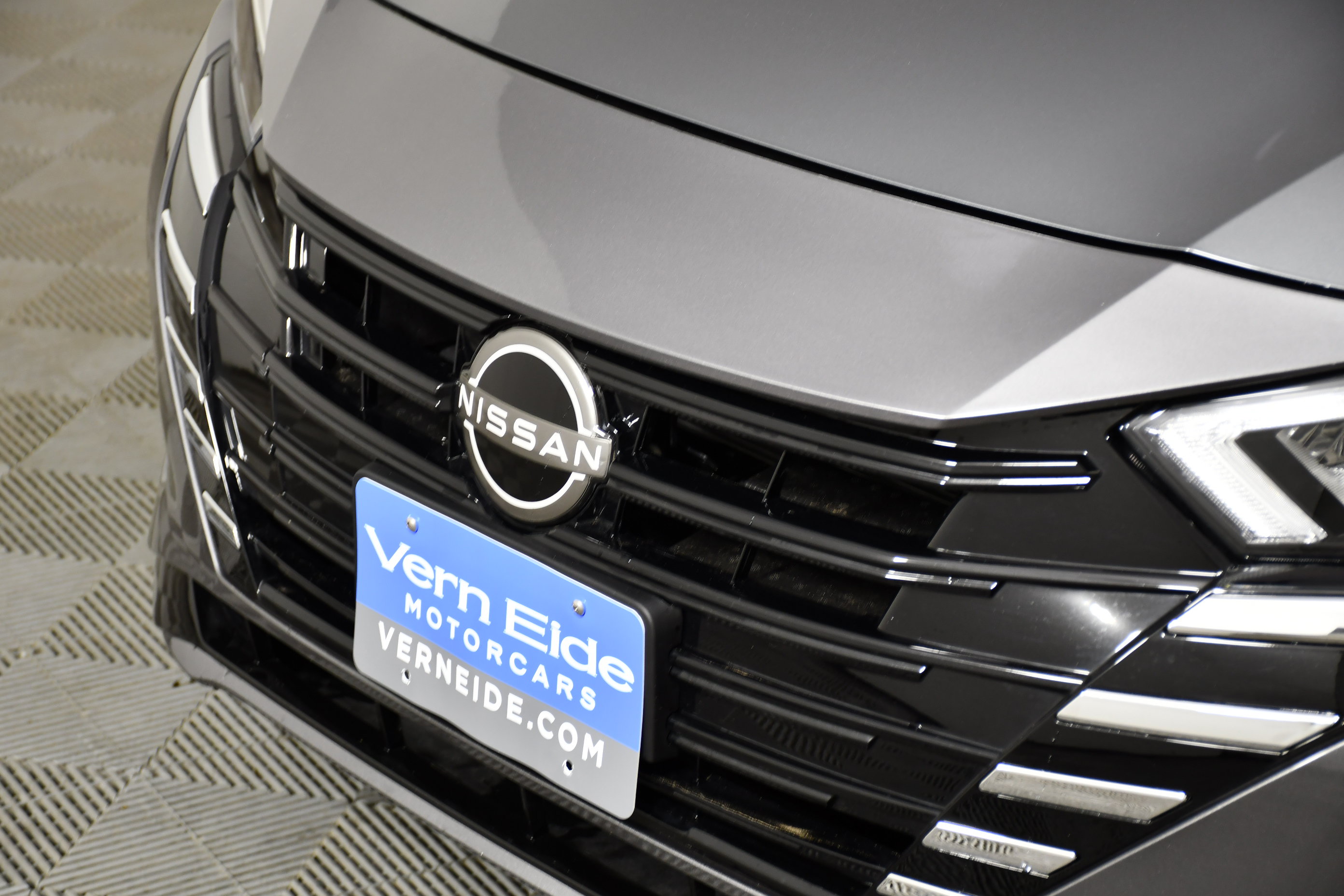 Used 2025 Nissan Versa SV w/ Trunk Package FWD image 11