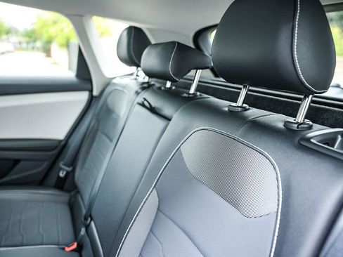 New 2026 Volkswagen Taos SE image 31