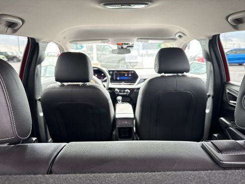 Used 2025 Chevrolet Trax LT w/ LT Convenience Package FWD image 10