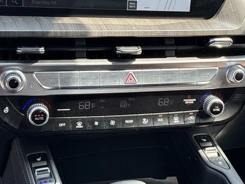 Used 2024 Kia Telluride EX w/ EX Captain's Chair Package AWD/4WD image 22
