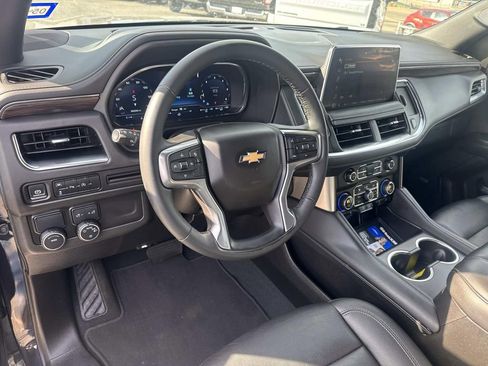 Certified 2024 Chevrolet Suburban LT RWD image 17