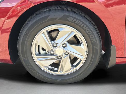 Used 2025 Hyundai Elantra SE image 29