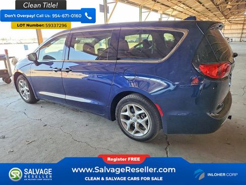 Used 2018 Chrysler Pacifica Touring Plus w/ Tire & Wheel Group FWD image 3