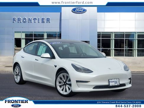 Used 2023 Tesla Model 3 Standard Range image 1