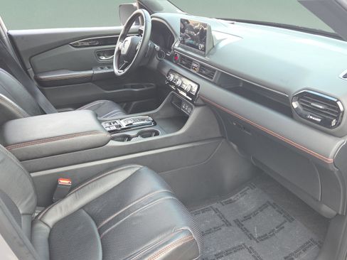 Used 2023 Honda Pilot Sport image 17