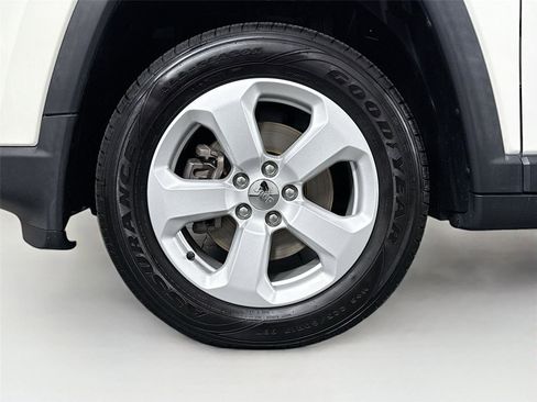 Used 2021 Jeep Compass Latitude image 12