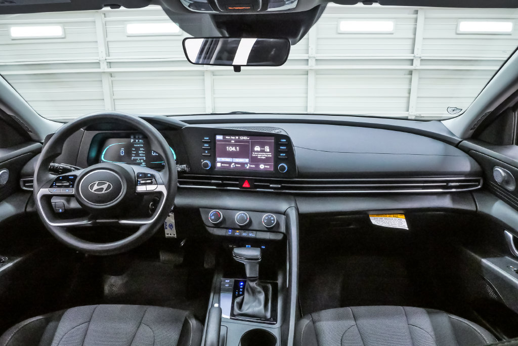 Certified 2026 Hyundai Elantra SE FWD image 15