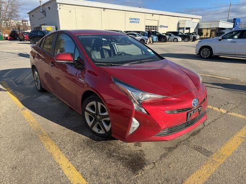 Used 2017 Toyota Prius Four image 5