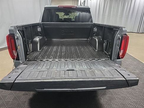 Certified 2025 GMC Sierra 1500 SLT image 15