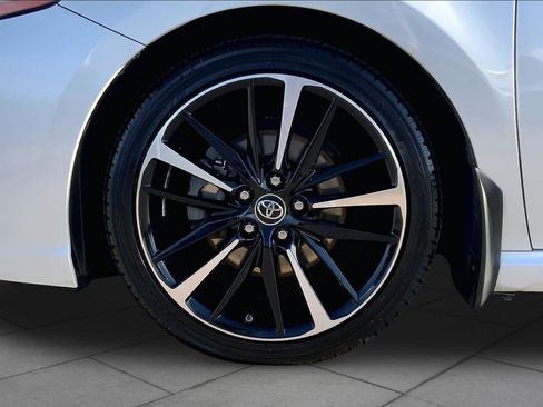 Used 2019 Toyota Camry XSE FWD image 11