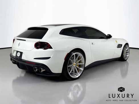 Used 2019 Ferrari GTC4Lusso T image 6