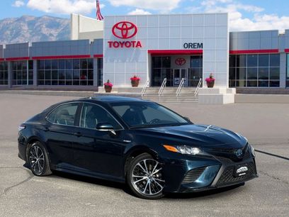 Used 2020 Toyota Camry SE w/ Sunroof Package