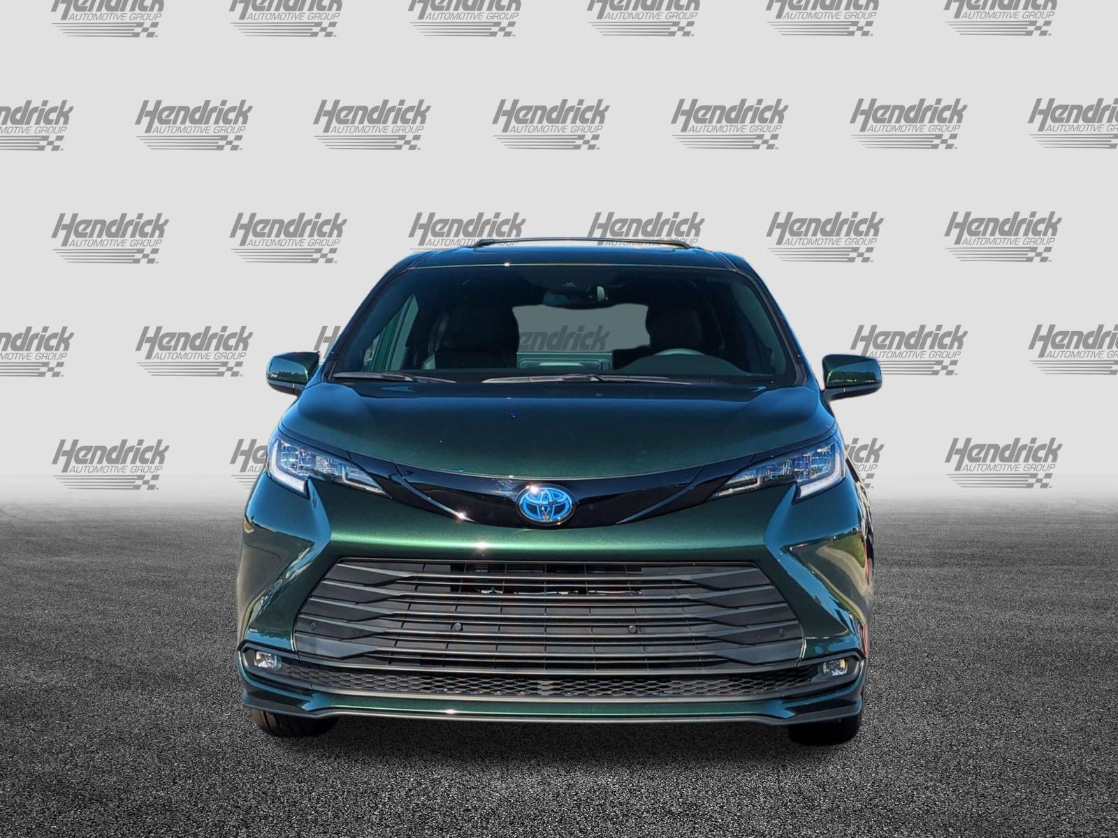 Used 2025 Toyota Sienna XLE Woodland Edition AWD/4WD image 3