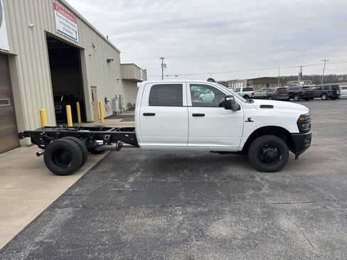 New 2026 RAM 3500 Tradesman AWD/4WD image 4