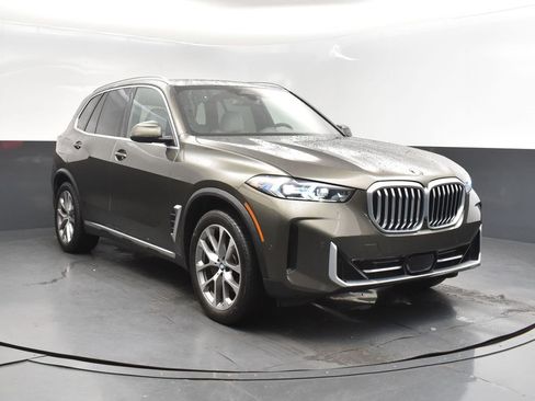 Certified 2025 BMW X5 xDrive40i w/ Premium Package image 9