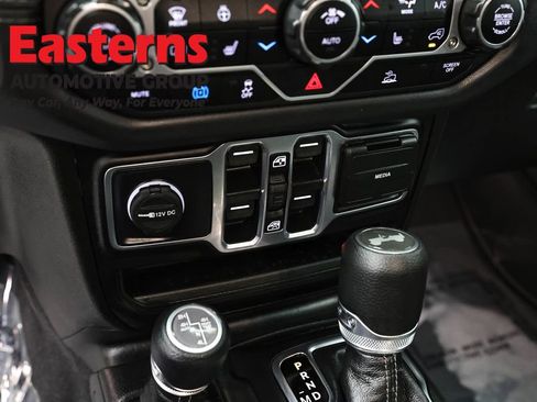 Used 2025 Jeep Wrangler Unlimited Sahara AWD/4WD image 21