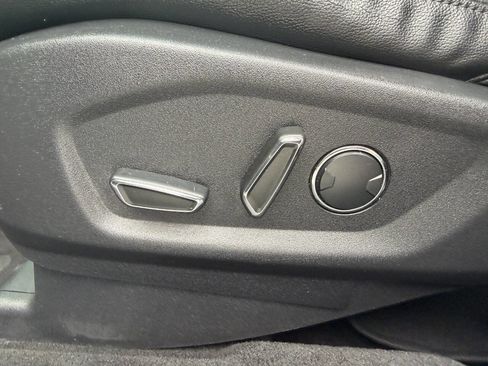 Used 2016 Ford Explorer XLT w/ Equipment Group 202A AWD/4WD image 20