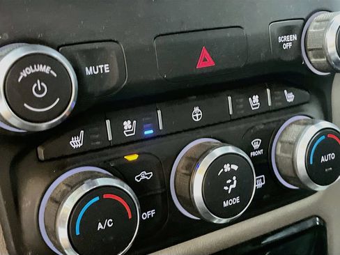 Used 2021 RAM 1500 Laramie AWD/4WD image 19
