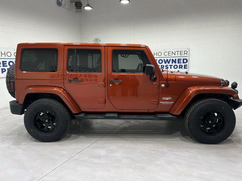 Used 2014 Jeep Wrangler Unlimited Sahara w/ Connectivity Group image 9
