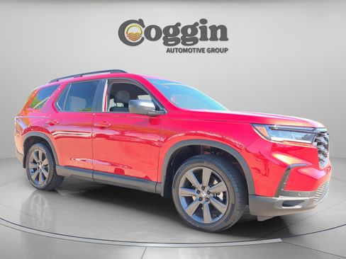 Used 2025 Honda Pilot Sport image 7