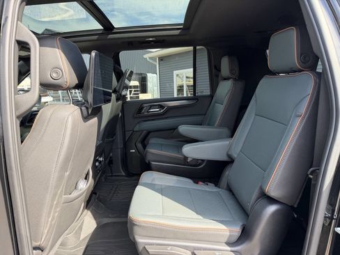 Used 2025 GMC Yukon XL AT4 w/ AT4 Premium Plus Package AWD/4WD image 39