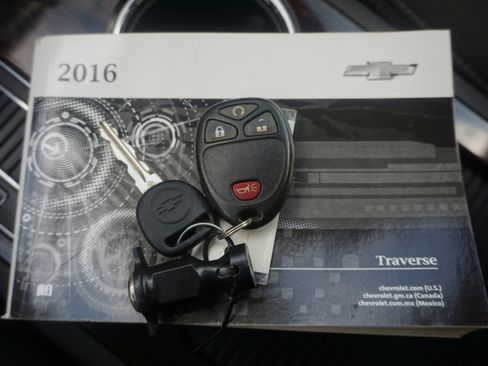 Used 2016 Chevrolet Traverse LT w/ Style and Technology Package image 35