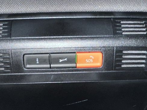 Certified 2022 Volkswagen Tiguan SEL R-Line image 34