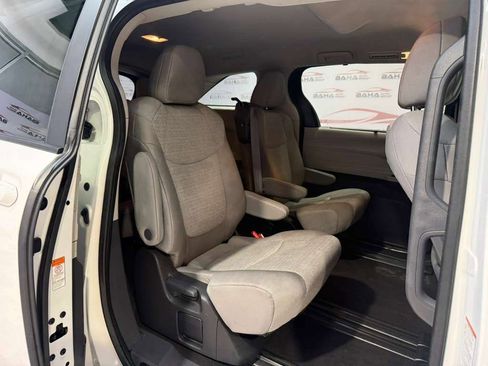 Used 2024 Toyota Sienna LE image 35