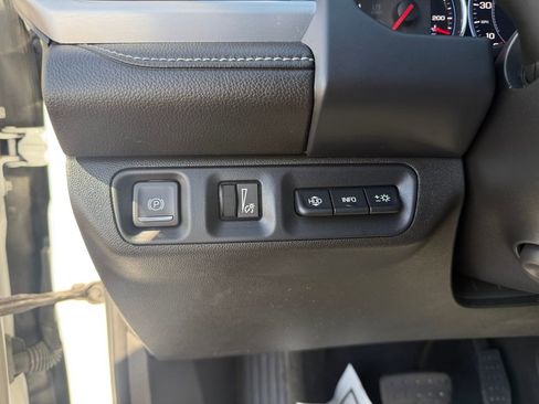 Used 2022 GMC Acadia SLT image 18