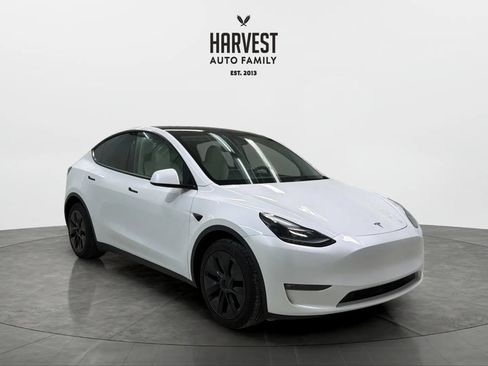 Used 2024 Tesla Model Y Long Range AWD/4WD image 10