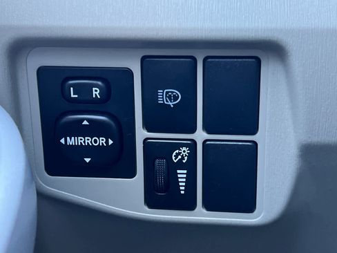 Used 2010 Toyota Prius Five image 30