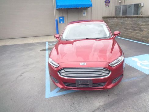 Used 2016 Ford Fusion SE FWD image 3