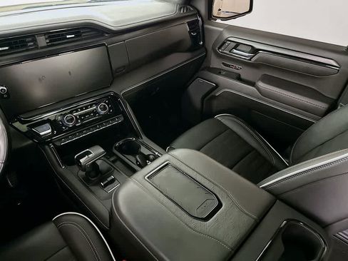 Used 2022 GMC Sierra 1500 AT4X AWD/4WD image 11